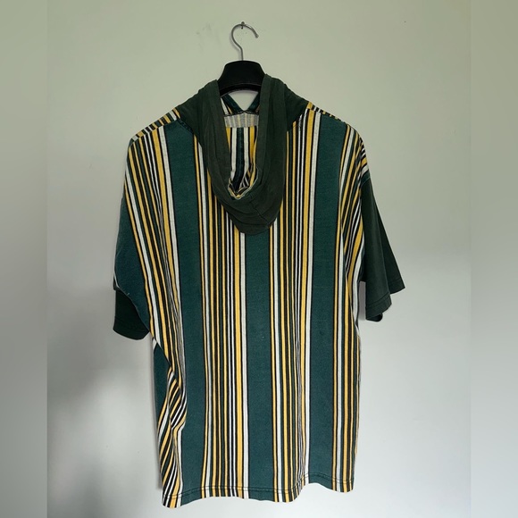 NOW AVAILABLE AT 2STIGO.THRIFT 🚨

HOODED T-SHIRT AVAILABLE FOR SIZE MEDIUM ‼️ - Picture 2 of 2